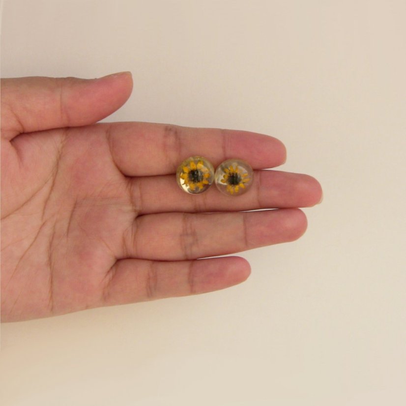 Floral Stud Earrings - motif 3
