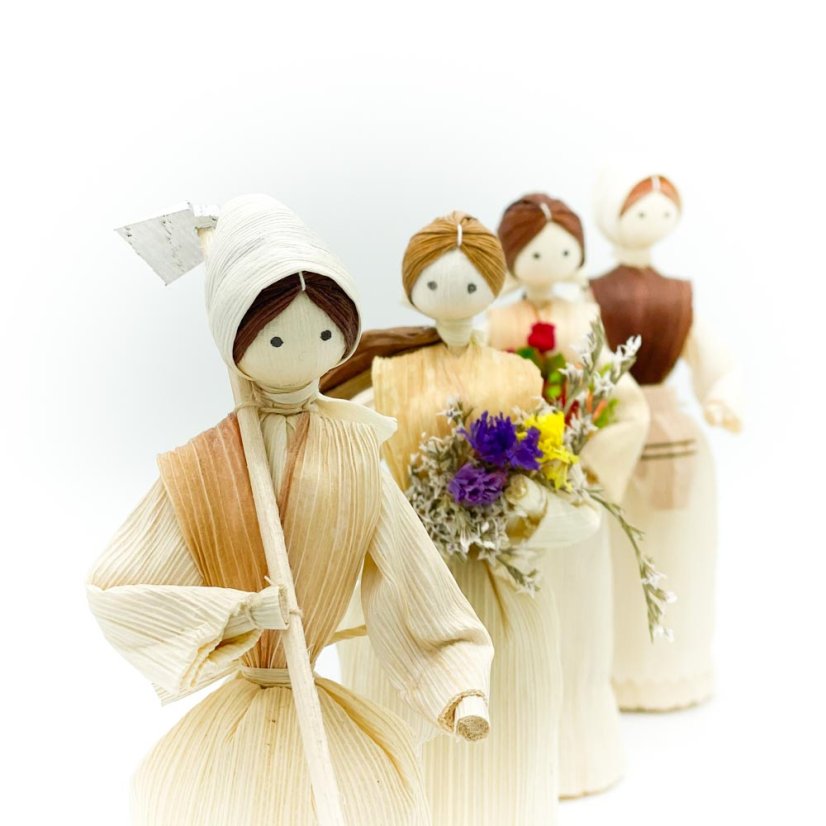 Corn husk doll - purple bouquet